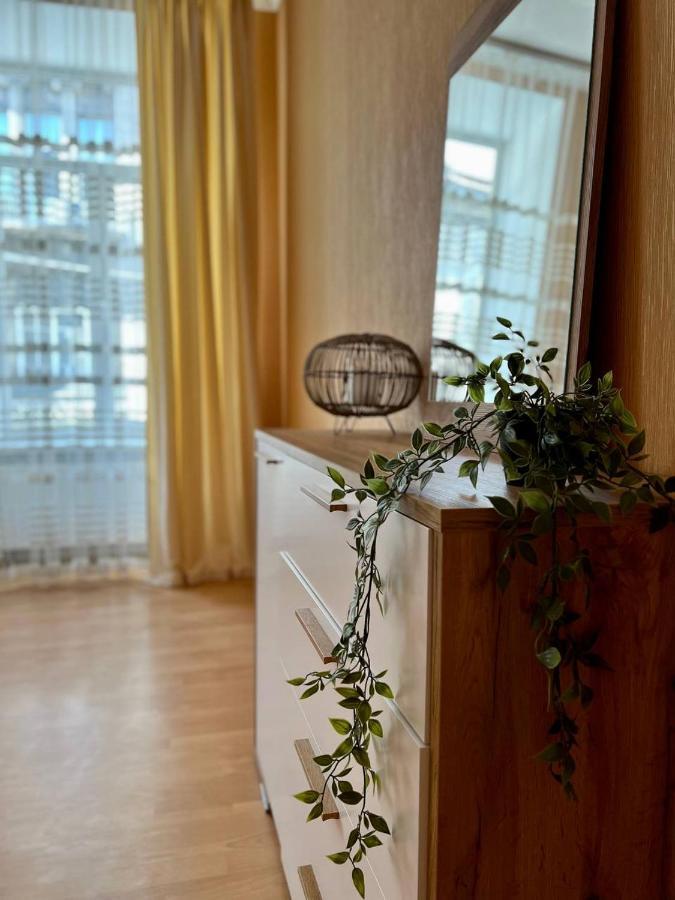Apartment On Hnatiuka With Parking Leopoli Esterno foto