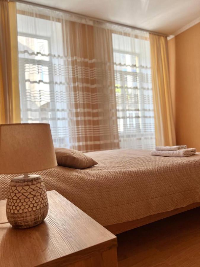 Apartment On Hnatiuka With Parking Leopoli Esterno foto