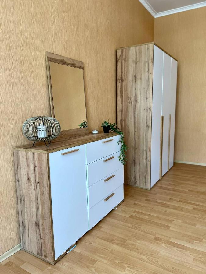 Apartment On Hnatiuka With Parking Leopoli Esterno foto