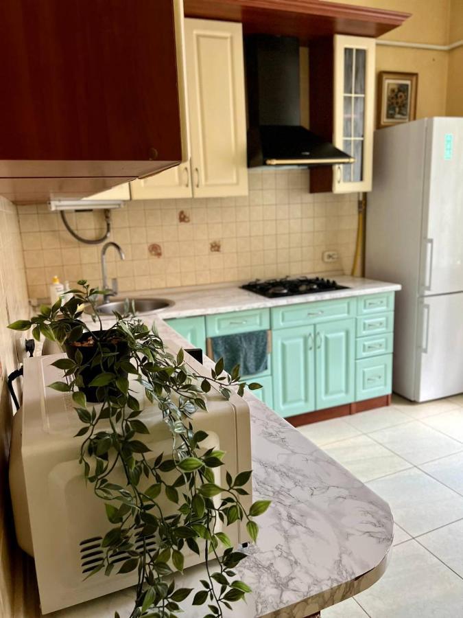Apartment On Hnatiuka With Parking Leopoli Esterno foto