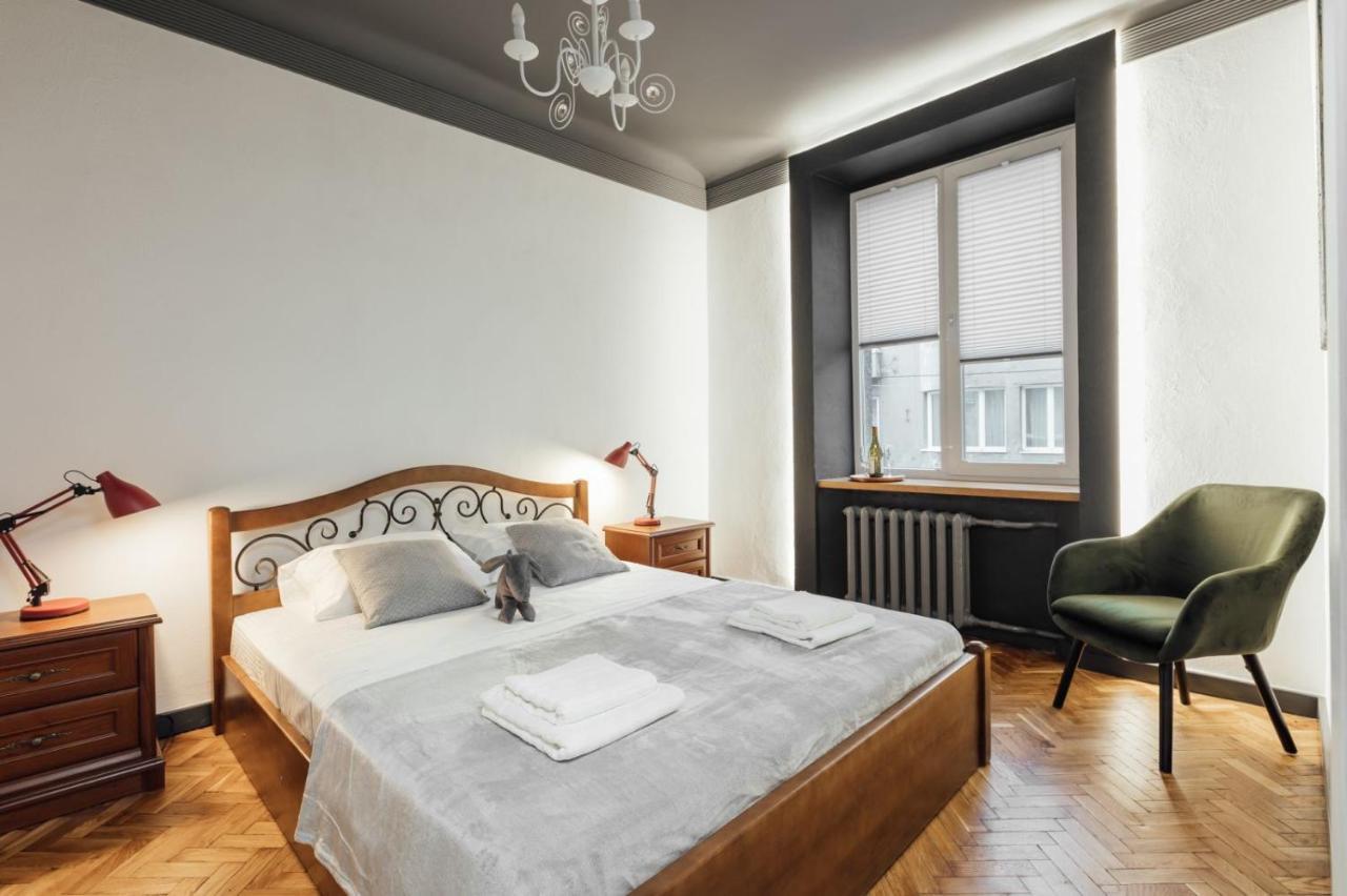 Apartment On Hnatiuka With Parking Leopoli Esterno foto